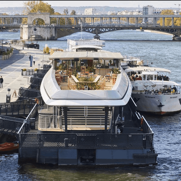 1-bateau-vedettes-de-paris-francette-face-au-pont-bir-hakeim