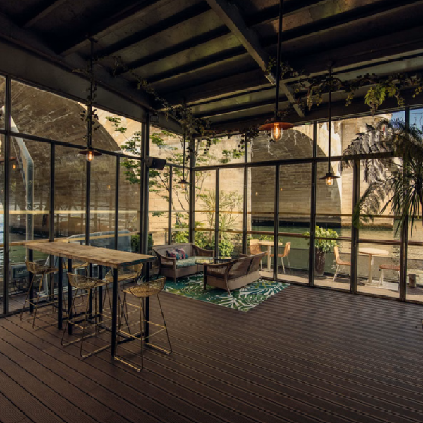 1-peniche-jardins-du-pont-neuf-salle-de-reception