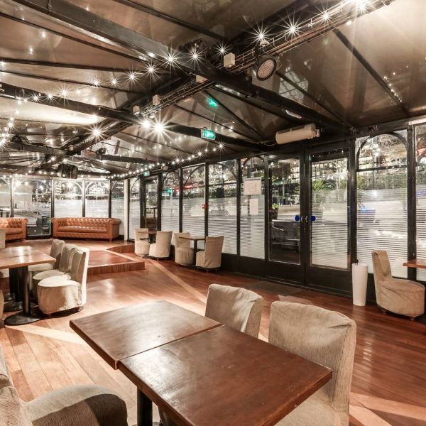 1-peniche-le-kiosque-flottant-cocktail-dinatoire-paris