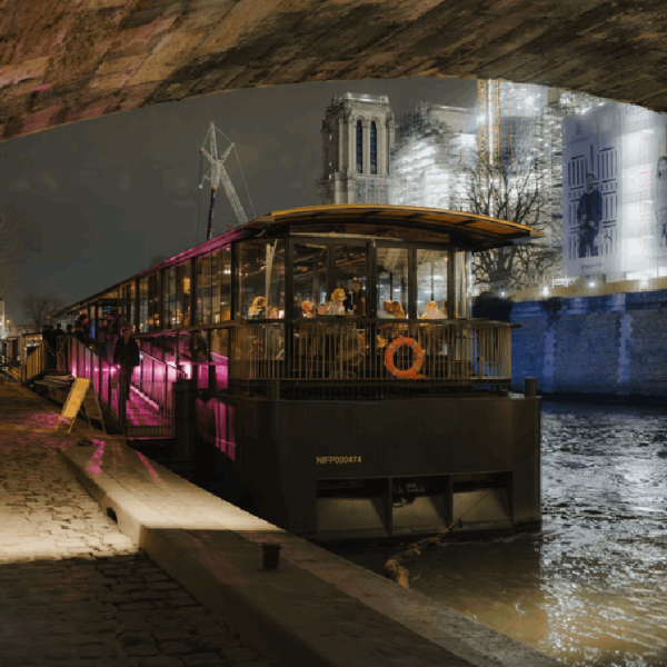 1-peniche-le-son-de-la-terre-exterieur-face-a-notre-dame