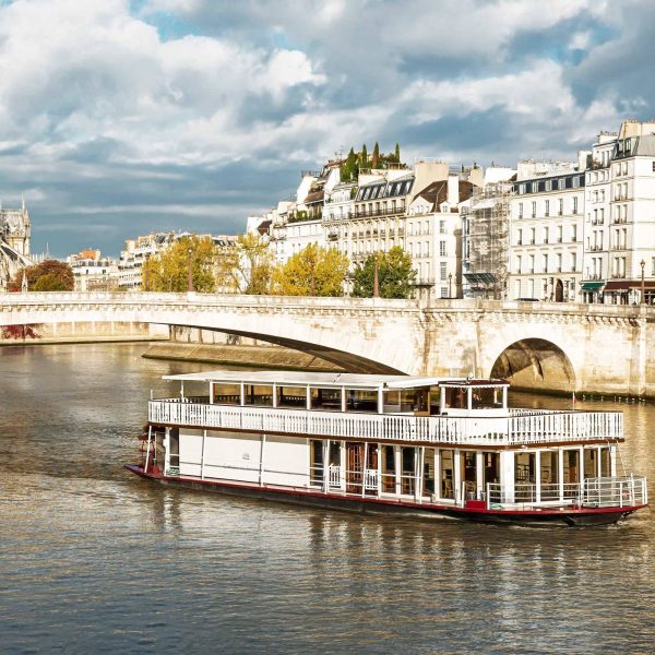 peniche-bateau-a-roues-mississippi-croisiere-sur-la-seine