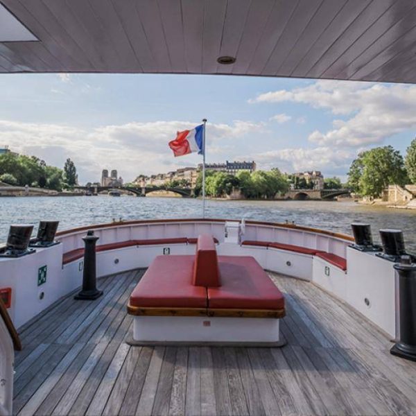 bateau-yacht-de-paris-acajou-terrasse-croisiere-ponts-de-paris
