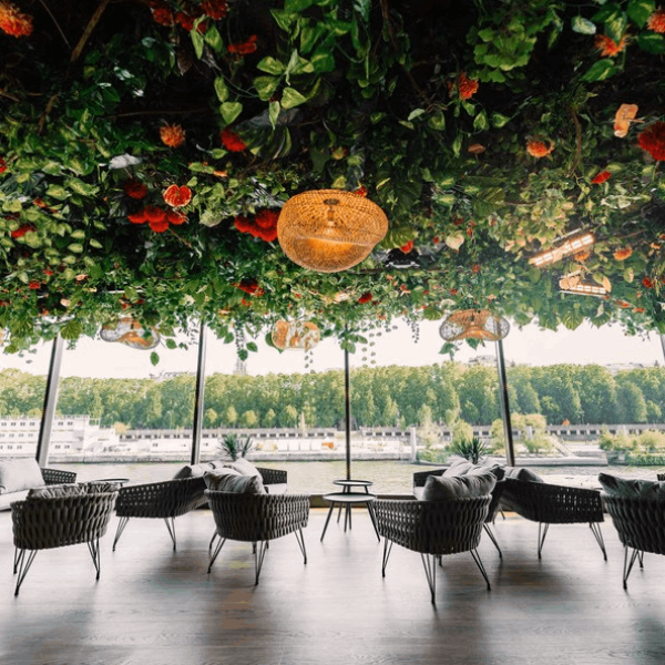 bateaux-mouches-salle-de-reception-face-a-la-seine