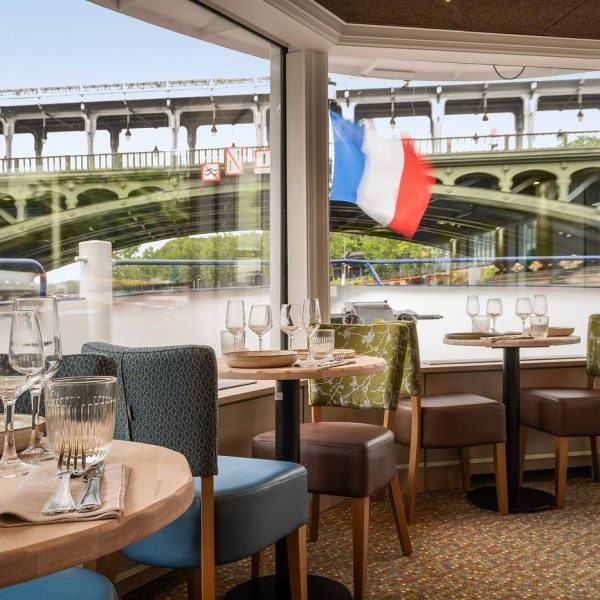 dejeuner-croisiere-capitaine-fracasse-paris-restaurant