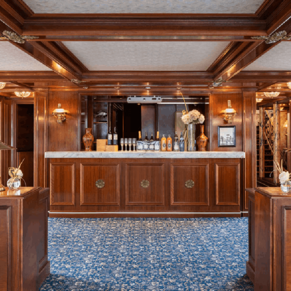 peniche-bateaux-a-roues-mississippi-interieur-lieu-de-reception
