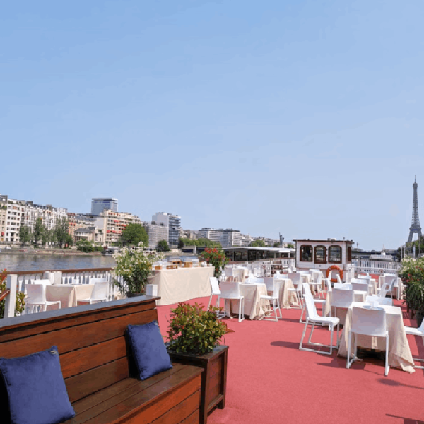 peniche-bateaux-a-roues-tennessee-terrasse-vue-sur-la-tour-eiffel