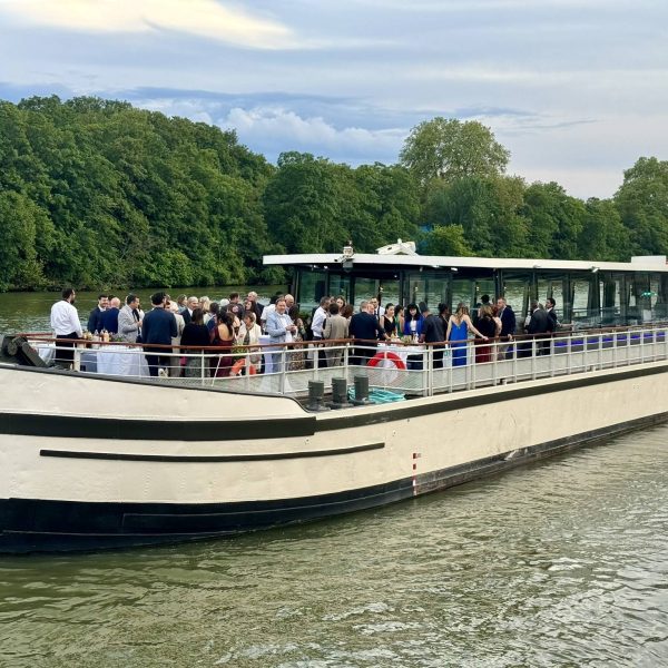 peniche-bel-ami-bleu-seine-exterieur