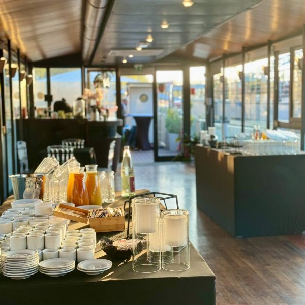 peniche-bleu-seine-le-dauphin-petit-dejeuner-seminaire