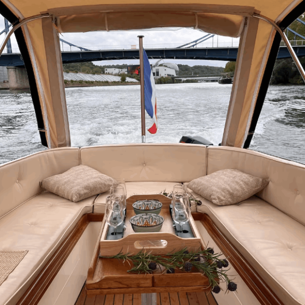 peniche-burma-riva-croisiere-sur-la-seine-paris-luxe