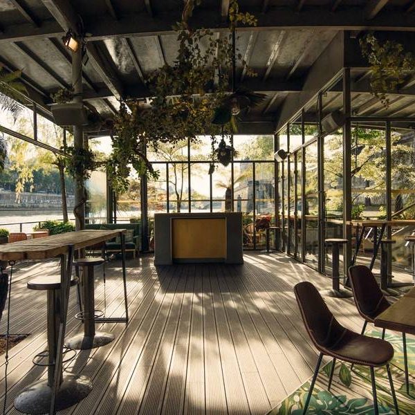 peniche-jardins-du-pont-neuf-interieur-lieu-de-reception