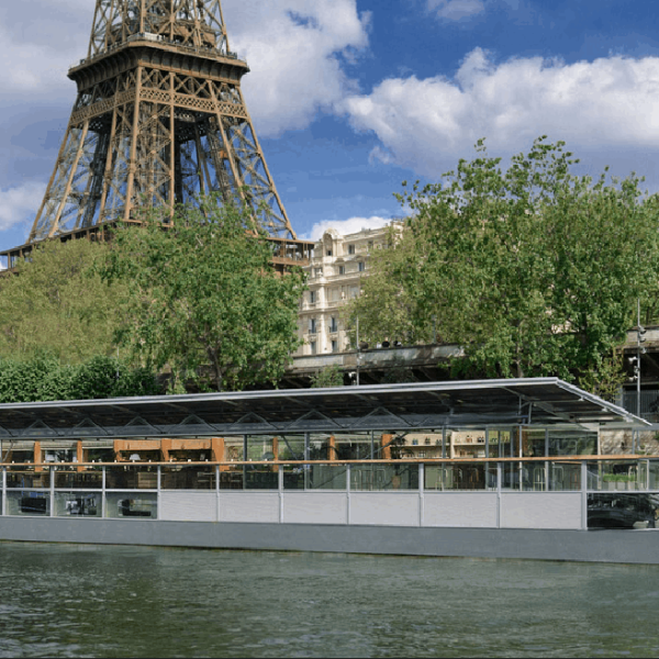 peniche-paris-seine-le-noti-club-salle-face-a-la-tour-eiffel