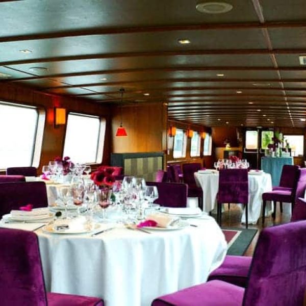peniche-paris-seine-montebello-salle-de-reception-diner