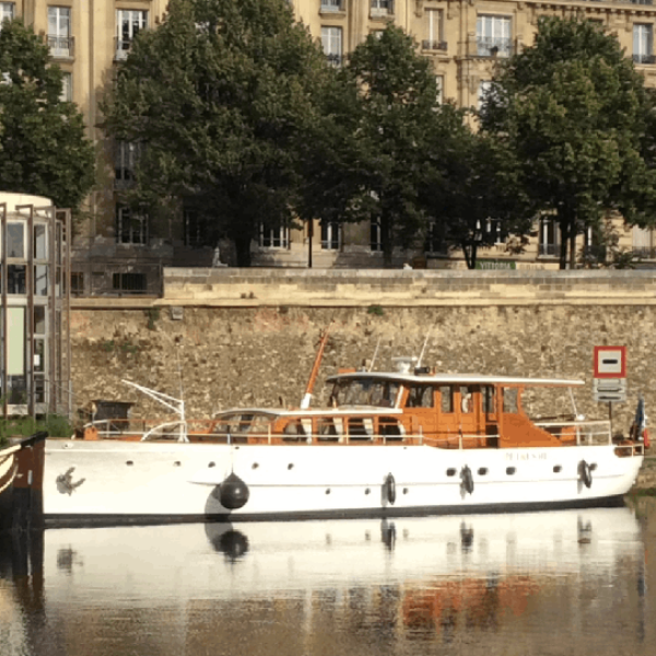 peniche-petrus-iii-yacht-paris-seine