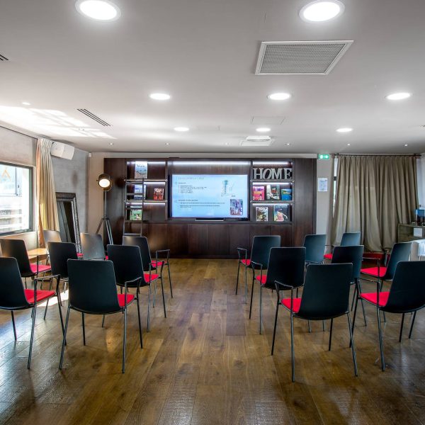 peniche-yacht-de-paris-barge-liberty-salle-de-reunion