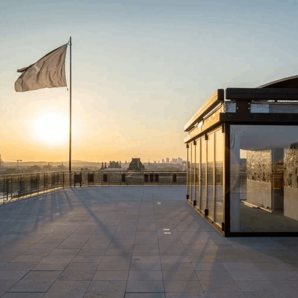 rooftop-cheval-blanc-repas-assis-terrasse-vue-sur-la-tour-eiffel