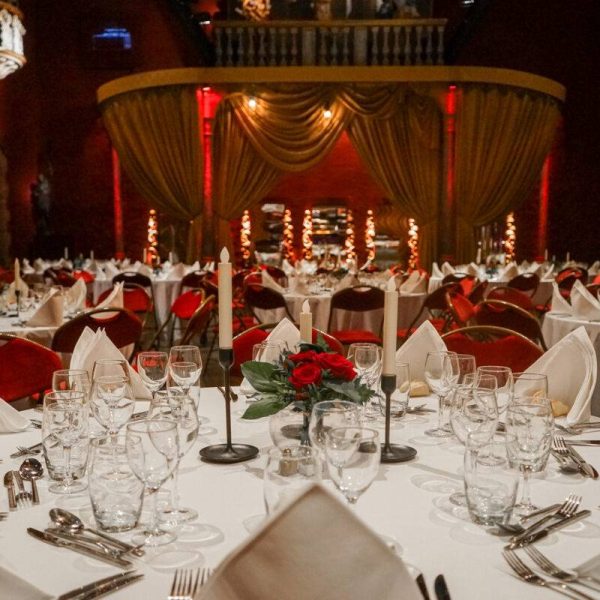 salle-musee-des-arts-forains-paris-repas-assis